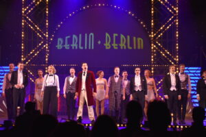 "Berlin, Berlin" ist eine berauschende Zeitreise und Unterhaltung im ganz großen Stil! | Berlin