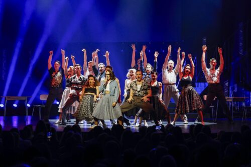 Deutscher Musical Theater Preis 2024 - Die Gala im Theater des Westens in Berlin, am 21.10.2024. 

Die Preisverleihung auf der Bühne im Theater des Westens.

Der Deutsche Musical Theater Preis ist einer der wichtigsten Bühnenpreise Deutschlands und zudem die einzige Auszeichnung für deutschsprachige Musicals, die von Profis an Profis verliehen wird. In 16 Kategorien nominiert die Deutsche Musical Akademie herausragende deutschsprachige Musicalproduktionen aus der Spielzeit 2023/2024 und lobt einen Ehrenpreis aus. Der Deutsche Musical Theater Preis wird am 21. Oktober im Rahmen einer großen Gala im Theater des Westens in Berlin verliehen. Durch den Abend führt Jannik Schümann. Zur Preisverleihung sind zahlreiche prominente Gäste aus Kultur, Politik und Show-Business eingeladen.
Photo: Deutsche Musical Akademie/mmacm.com