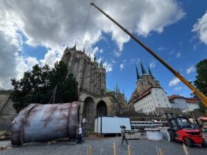 Musical "Anatevka": Die Aufbauarbeiten am Domplatz laufen auf Hochtouren | Anatevka